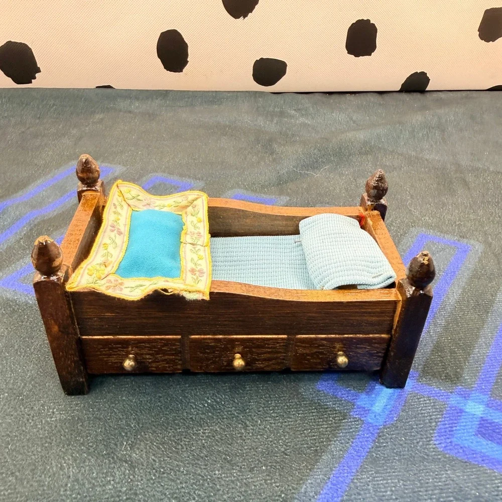 Unbranded dollhouse miniature